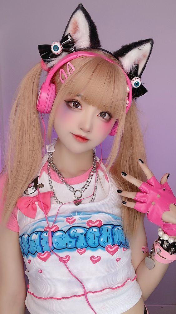 Cosplay gái lộ đường cong đẹp