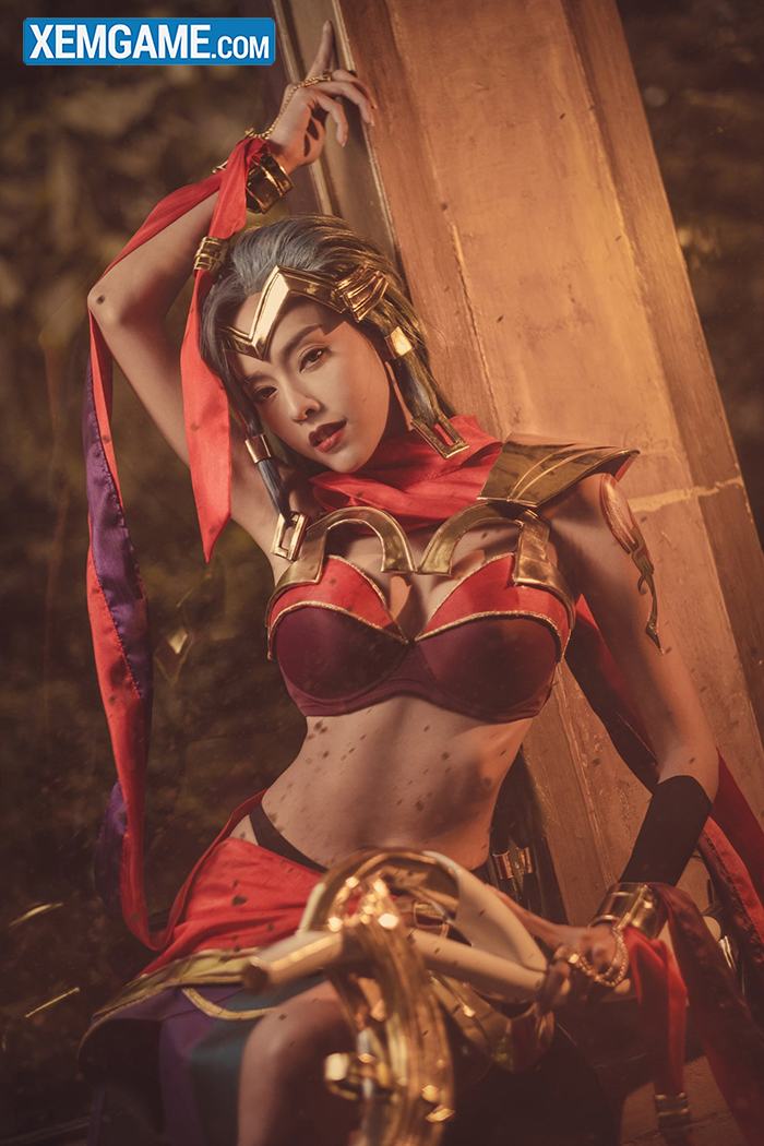 Cosplay liên quân nữ khoe hàng khủng