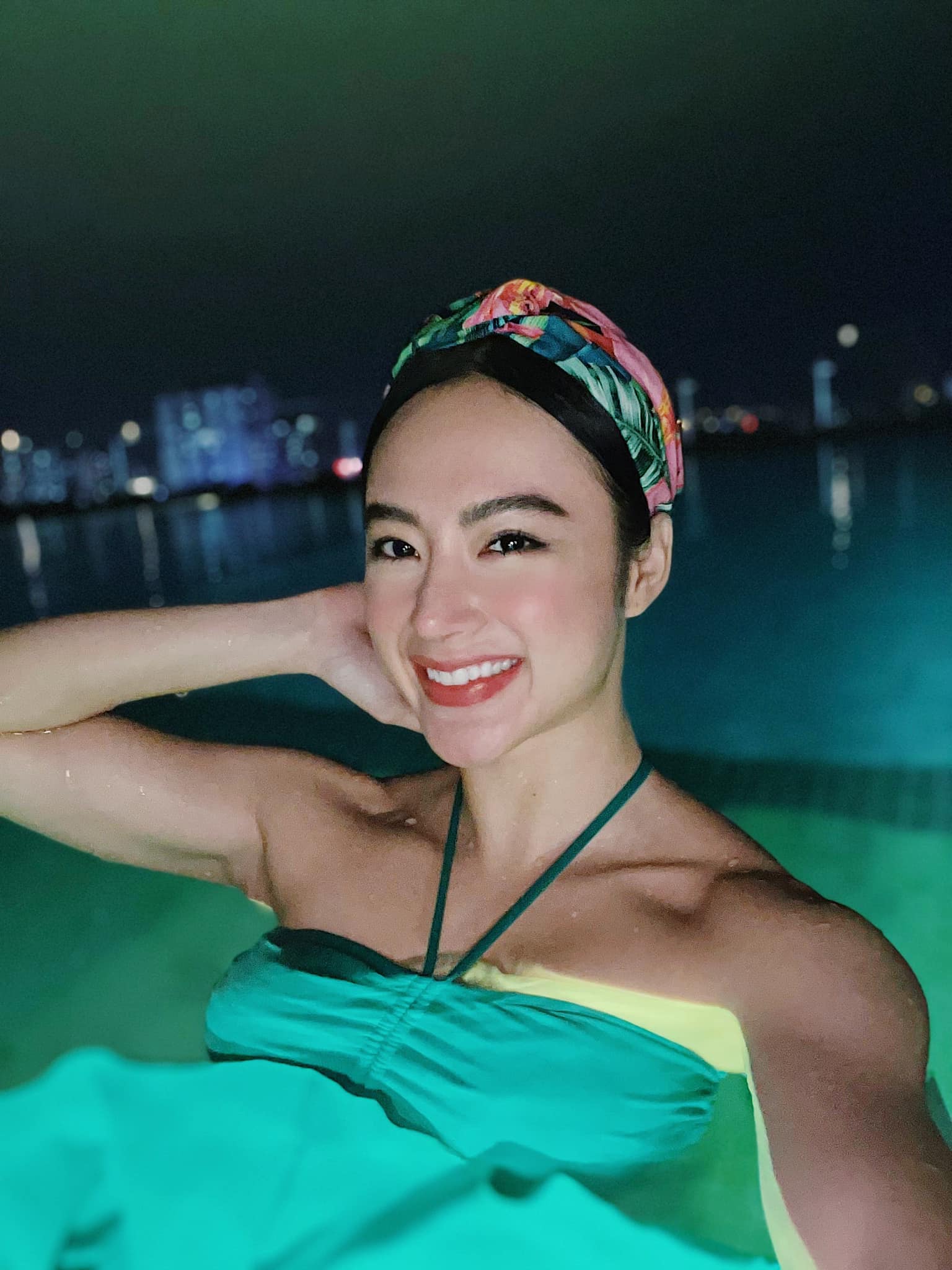 Ngắm hình ảnh Angela Phương Trinh cực sexy vạn người mê