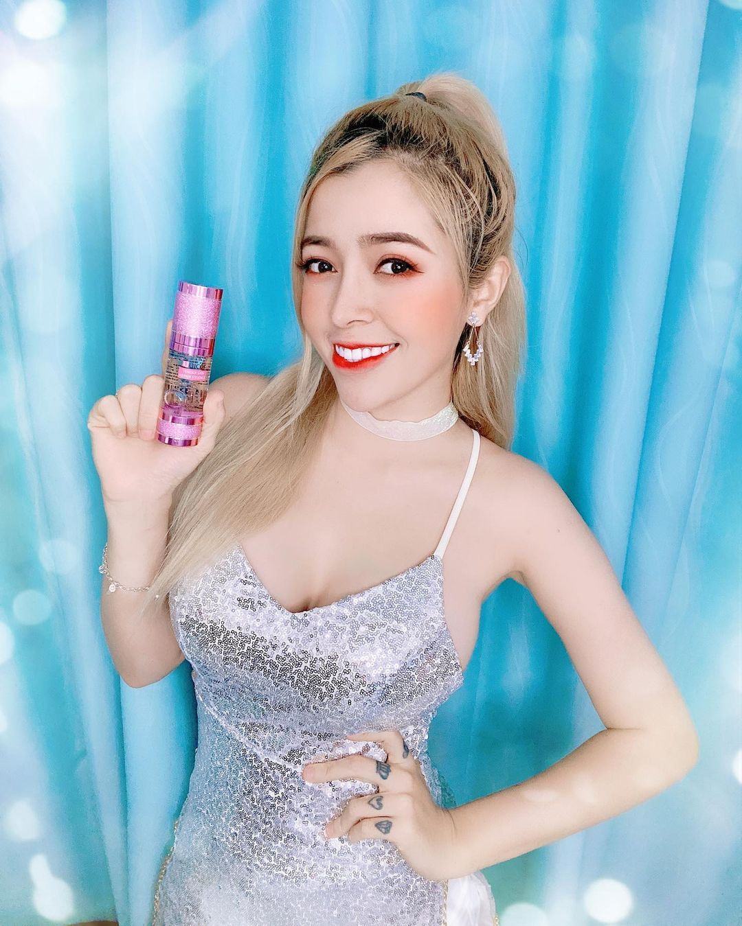 Chia sẻ hình ảnh Linh Barbie thả dáng nhìn là yêu