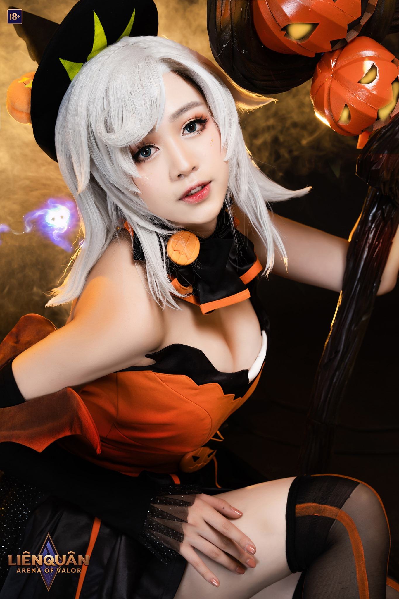 Cosplay điêu thuyền ngực khủng