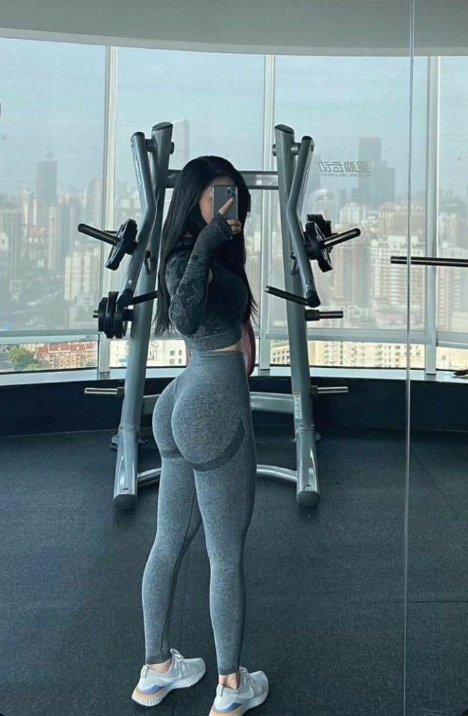 Gái mặc quần thun bó sát tập gym dáng đẹp body chuẩn