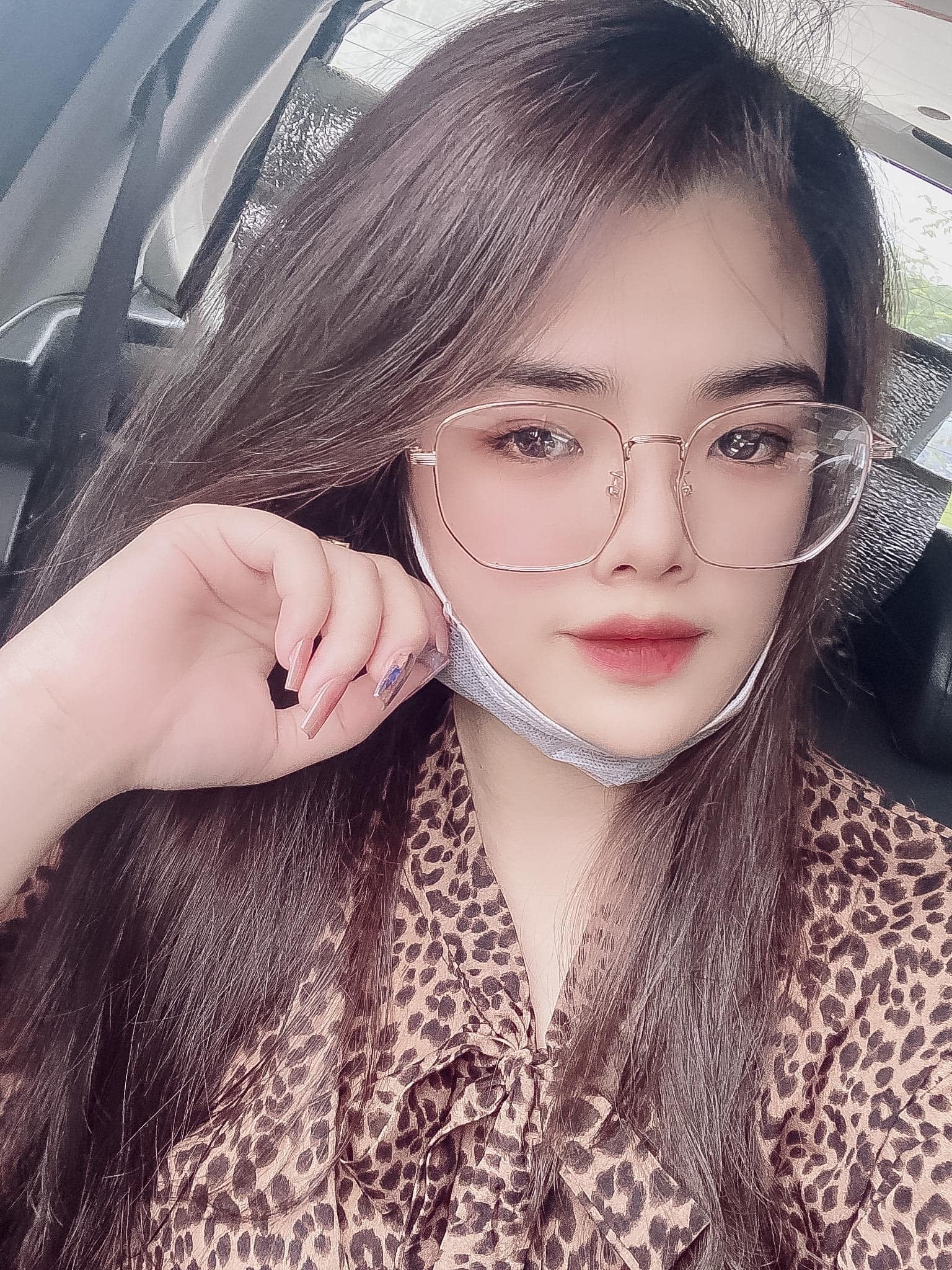 Ảnh gái xinh đeo kính cute đẹp xinh ngay ngất