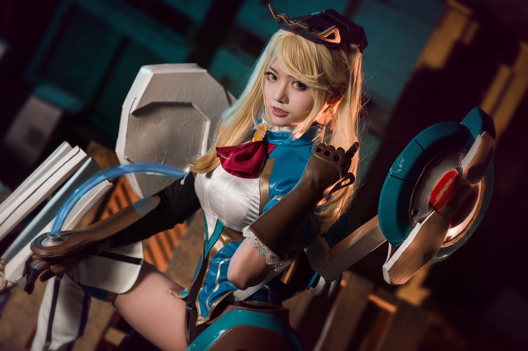 Cosplay capheny thần tượng âm nhạc chân dài nuột nà