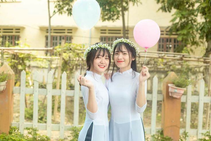 Con gái mặc áo dài cute hết nấc