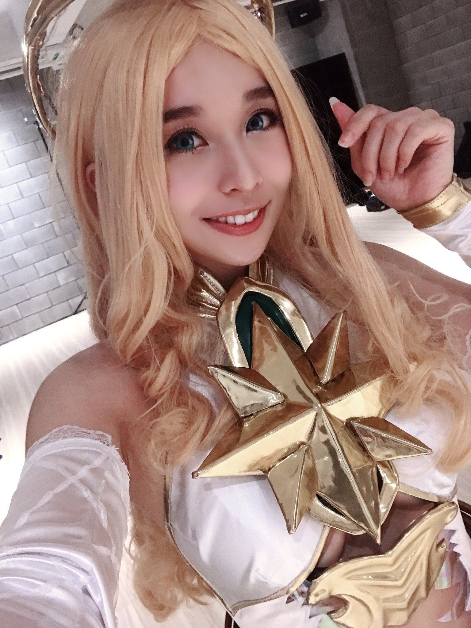 Lauriel tinh vân sứ cosplay khoe vòng 5