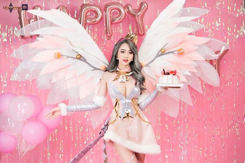 Cosplay liên quân lauriel khoe body khiêu gợi