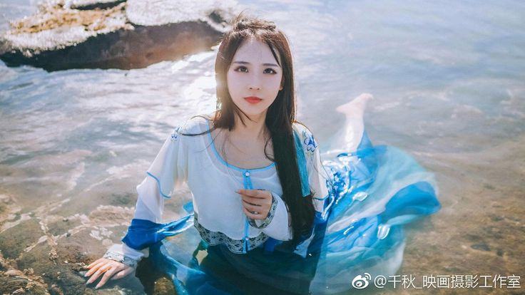 Lauriel phi thiên cosplay gợi cảm vạn người mê