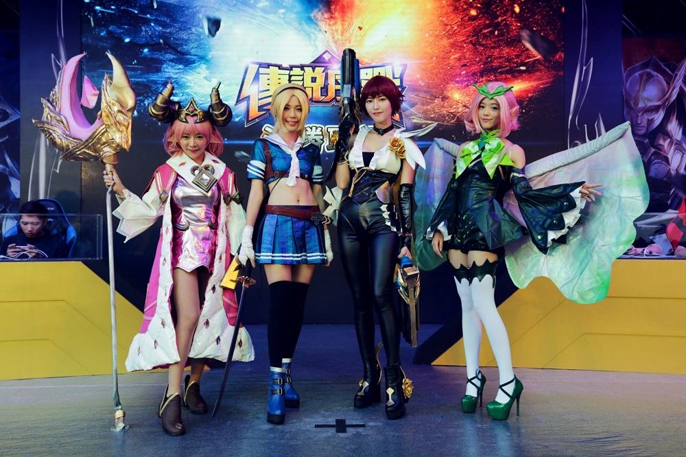 Cosplay liên quân krixi khoe body cực nuột