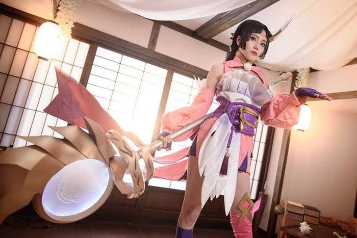 Cosplay liên quân natalya thả dáng hấp dẫn