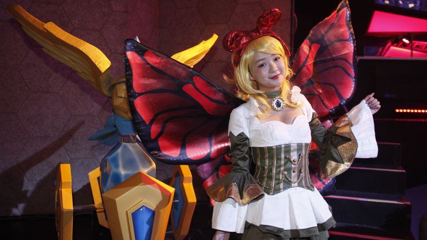 Cosplay qi liên quân đường cong đẹp